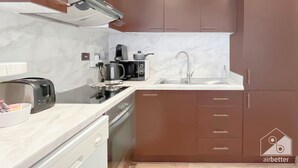 Leilighet (2 Bedrooms) | Eget kjøkken | Mikrobølgeovn, ovn, kokeplater og oppvaskmaskin