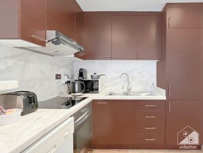 Apartment (2 Bedrooms) | Private kitchen | Microwave, oven, stovetop, dishwasher - Luxury Skygardens Gorgeous 2B (Dubai)