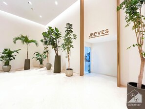 Apartment (2 Bedrooms) | Lobby sitting area - Luxury Skygardens Gorgeous 2B (Dubai)