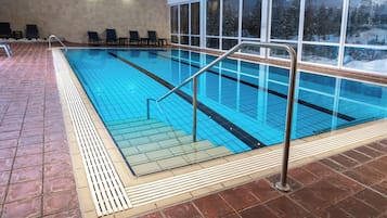 Indoor pool, pool loungers