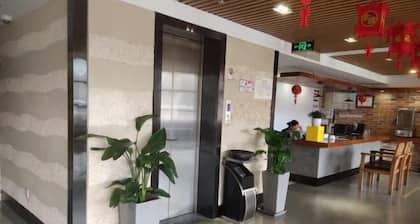 Pai Hotel (Xinchang Qixing Residential District Branch)