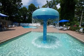 Pool - Ski View Chalet: Hot Tub, Game Room & BBQ Fun! (Gatlinburg)