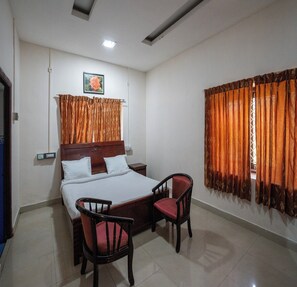 Family Bungalow | Desk, free WiFi, bed sheets - Kodai Retreat (Kodaikanal)