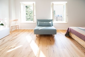 2 bedrooms, iron/ironing board, travel cot, free WiFi