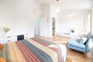 2 makuuhuonetta, silitysrauta/-lauta, ilmainen Wi-Fi, vuodevaatteet