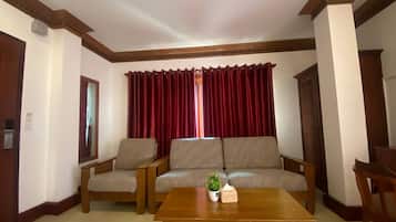 Cortinas blackout, tabla de planchar con plancha y wifi gratis
