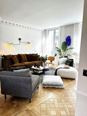 TV - Magnifique Appartement Le Marais. 2 Chambres. Wk-turenne (Paris)