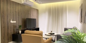Design-Apartment, 3 Schlafzimmer | Wohnbereich | Flachbildfernseher