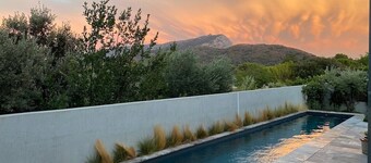 Maison Dans Hameau au Pied de Sainte Victoire Vue Exceptionnelle Piscine Jacuzzi