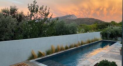 Maison Dans Hameau au Pied de Sainte Victoire Vue Exceptionnelle Piscine Jacuzzi