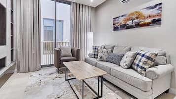 Appartement Affaires | Coin séjour | Télévision LCD de 42 pouces avec chaînes par câble, Netflix