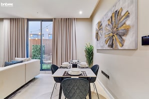 Appartement Affaires | Restauration dans la chambre
