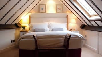 Standard Double Room | Desk, soundproofing, iron/ironing board, free WiFi