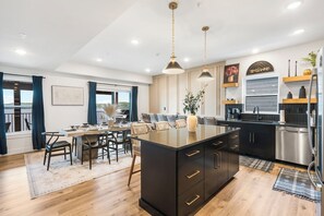 Dining - Outdoor/Indoor pool, Hot tub, Game Room Lakeviews! (Hollister)
