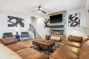 Smart TV, fireplace