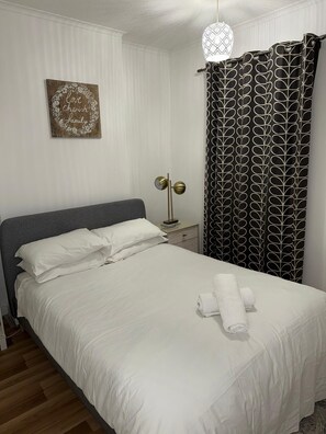 2 habitaciones, tabla de planchar con plancha y wifi gratis 