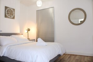 2 slaapkamers, een strijkplank/strijkijzer, gratis wifi, beddengoed