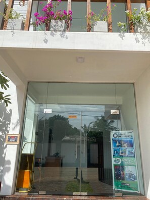 Fachada de la propiedad