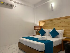 Escritorio, sistema de insonorización, wifi gratis y ropa de cama