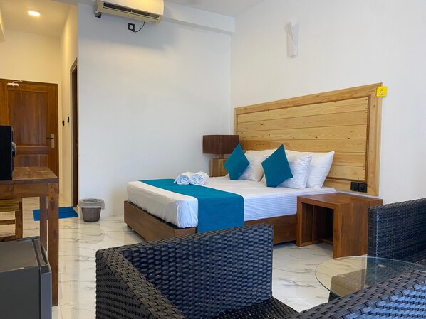 Quarto casal luxo, sacada | Escrivaninha, quartos à prova de som, Wi-Fi de cortesia, roupa de cama