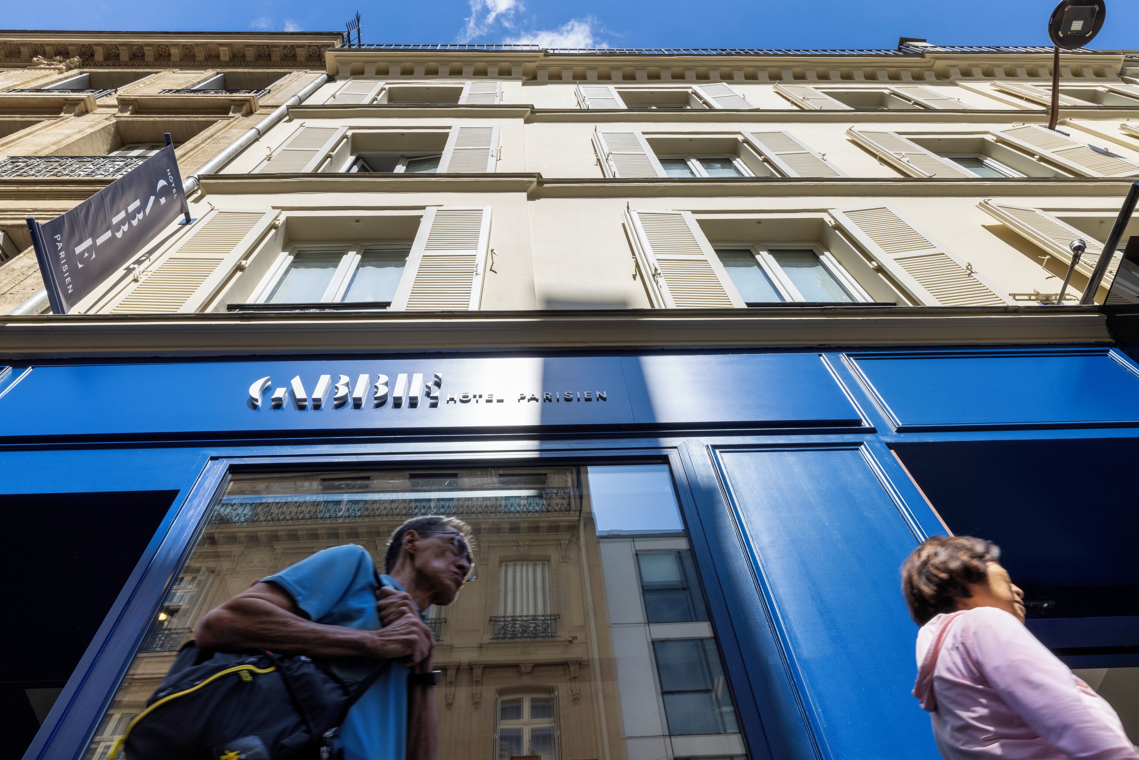A building facade with a sign for "GABRIEL HOTEL PARIS".