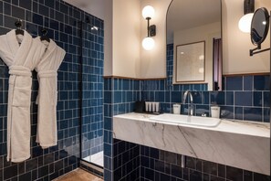 Free toiletries, hair dryer, towels, soap - Hôtel Gabbie (Paris)