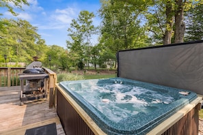 Terrace/patio - 1500 FT To Union Pier Beaches, Hot Tub, Fire Pit, Yard (Union Pier)