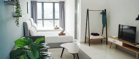 Estudio familiar | 1 habitación, escritorio y espacio para trabajar con laptop