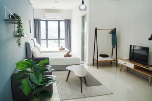 Family Studio | Desk, laptop workspace, free WiFi, bed sheets - KLIA AIRPORT HOMESTAY (Sepang)