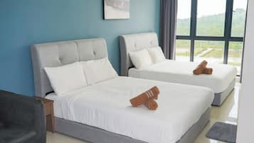 Familjestudio | Skrivbord, arbetsyta för laptop, gratis wi-fi och sÀngklÀder