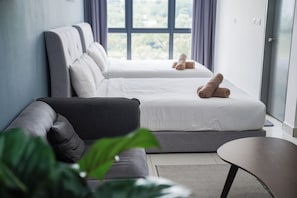 Familiestudio | Skrivebord, skrivebord for bærbar PC, wi-fi (inkludert) og sengetøy