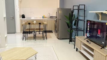 Standard Studio | Living area | Smart TV