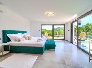 Villa (Four Bedroom Villa with Swimming pool)