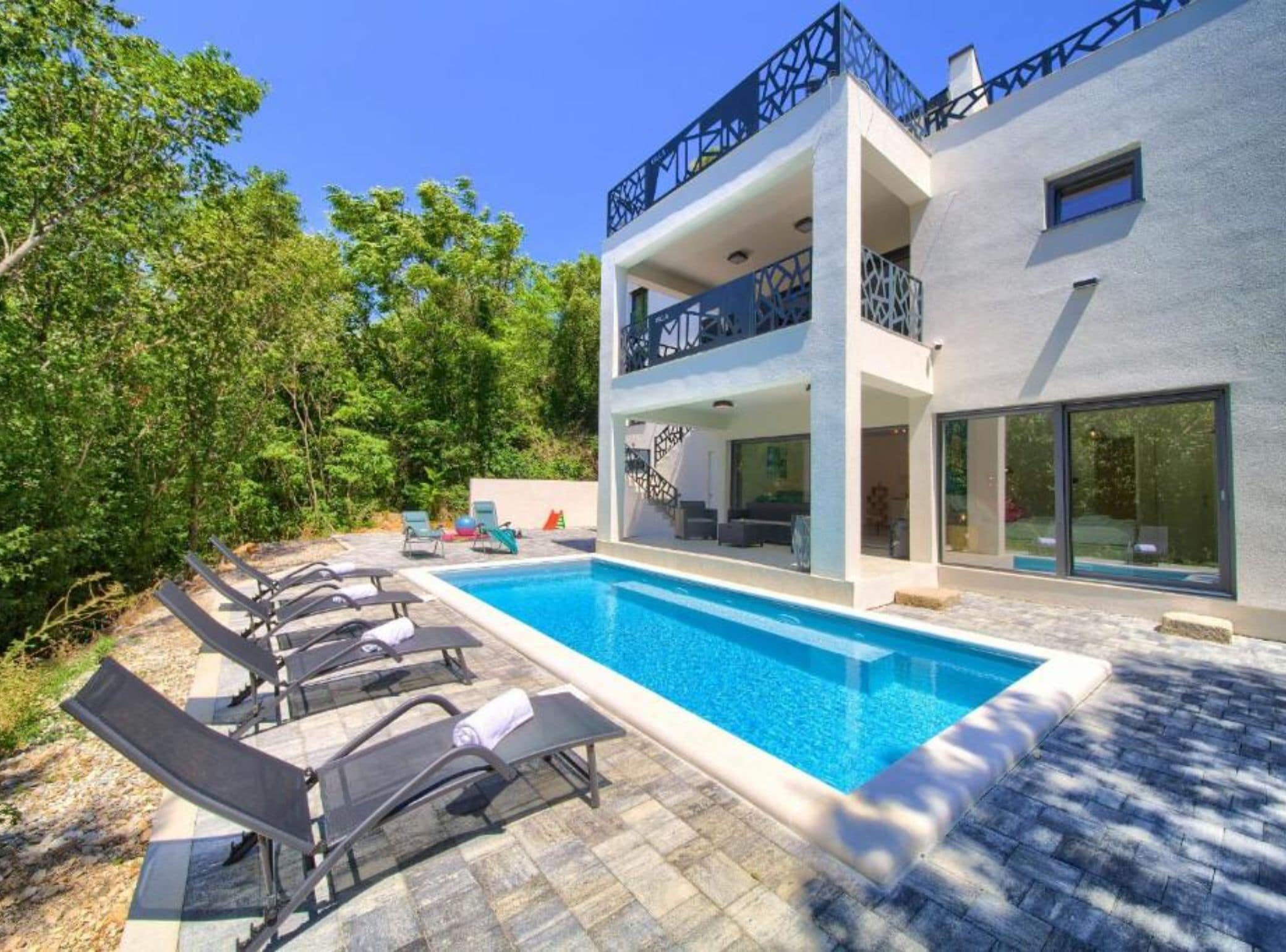 فيلا (Four Bedroom Villa with Swimming pool) | المنشأة من الخارج