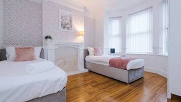 4 bedrooms, desk, iron/ironing board, free WiFi