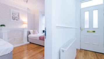 4 bedrooms, desk, iron/ironing board, free WiFi