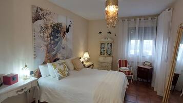 5 bedrooms, iron/ironing board, WiFi, bed sheets