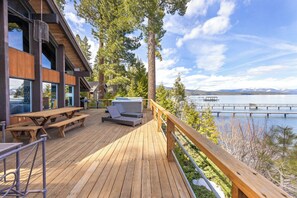 Outdoor dining - Towering Pines By Tahoe Getaways - LAKE FRONT - Private Hot tub and Buoy (Tahoe City)