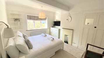 3 bedrooms, iron/ironing board, travel crib, free WiFi