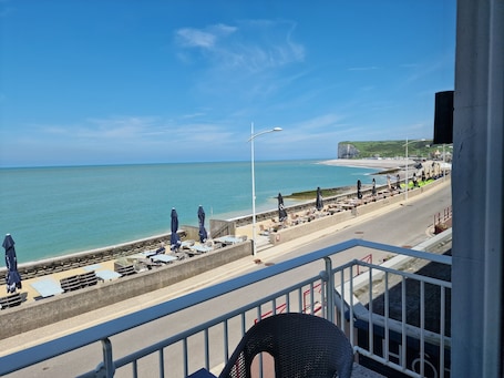 1 bedroom, premium bedding, blackout drapes, soundproofing