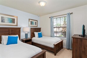5 bedrooms, iron/ironing board, WiFi, bed sheets - Gorgeous Villa, Private Pool! (Kissimmee)