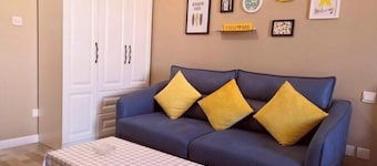 Fashion Express Short-term Rental Apartment (Zhuanghe Xintiandi Huafu Branch)