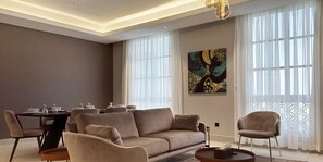 Design-Apartment, 3 Schlafzimmer | Wohnbereich