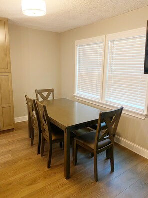 Dining - Visit Atlanta and book this inviting condo equipped 3-bed, 2-bath rental  (Decatur)