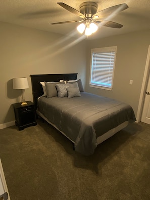 Room - Visit Atlanta and book this inviting condo equipped 3-bed, 2-bath rental  (Decatur)