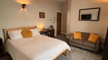 Superior-Dreibettzimmer, mit Bad, Strandblick | Hochwertige Bettwaren, Betten mit Memory-Foam-Matratzen