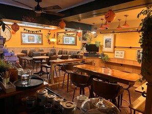 Bar (on property) - Hoopers Sandy Beach Guest Rooms (Swansea)