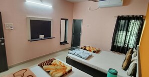 Free WiFi, bed sheets - Hotel laxmi Dwarka (Dwarka)