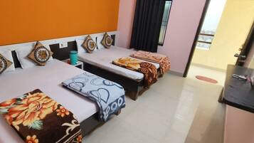 Family Quadruple Room | 1 bedroom, free WiFi, bed sheets