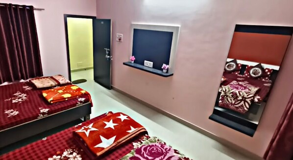 Free WiFi, bed sheets - Hotel laxmi Dwarka (Dwarka)